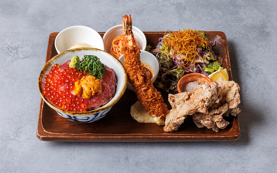 ウニイクラ丼唐揚げエビフライプレート