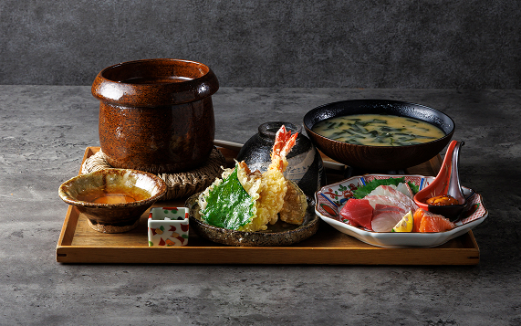 彩り鮮魚の贅沢お造り土鍋ご飯お刺身定食