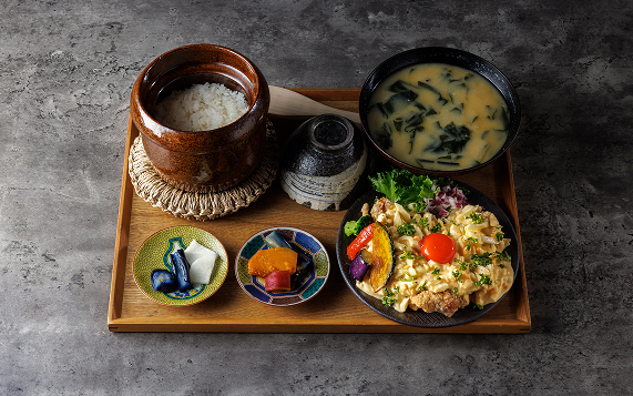 ごはん泥棒の手作りタルタルチキン南蛮土鍋ご飯定食