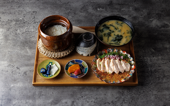 シェフこだわりの特製鶏チャーシュー土鍋ご飯定食